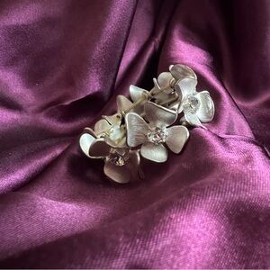 Elegant Silver Floral bracelet